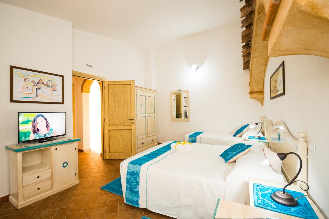 Micali Hotel Orosei Bagian luar foto
